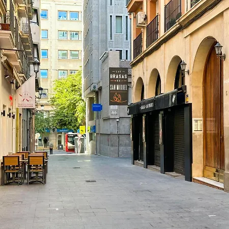Elegante A Unos Pasos De La Rambla. Apartman *